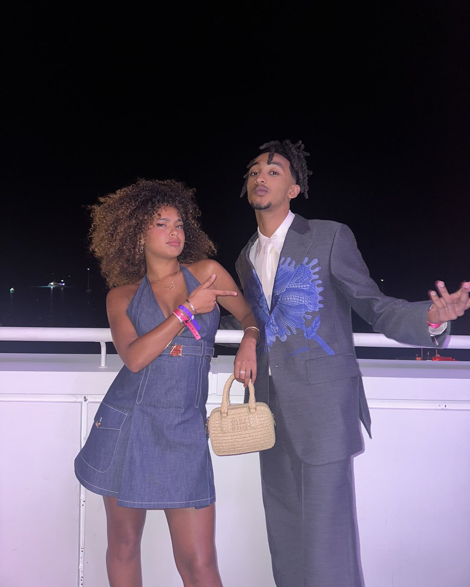 Instagram tweet media