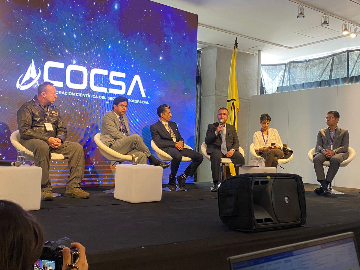 CEA_AEROCIVIL's tweet photo. El rector del Centro de Estudios Aeronáuticos @CEA_AEROCIVIL presenta el proyecto de creación del Centro de Pensamiento, Innovación y Gestión del Conocimiento del sector aeronáutico en el 2o. Encuentro del Sector Aeroespacial, organizado por #COCSA y desarrollado en la @Uniandes https://t.co/oRFu04NUk5