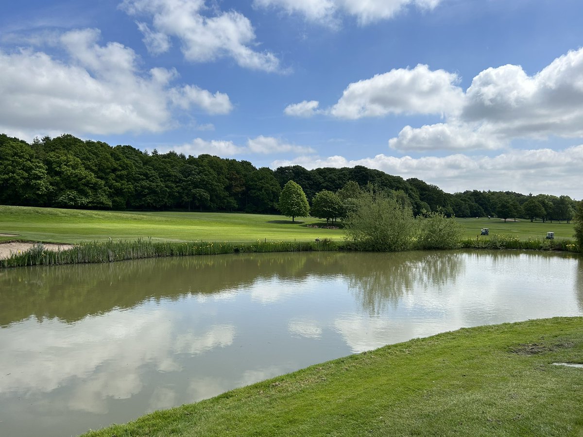 Great day out @MorleyHayes on @PalletTrack Golf Day with @lcorns @AdequateGolfer . Wonder if it’s venison 🦌 or duck 🦆 tonight..