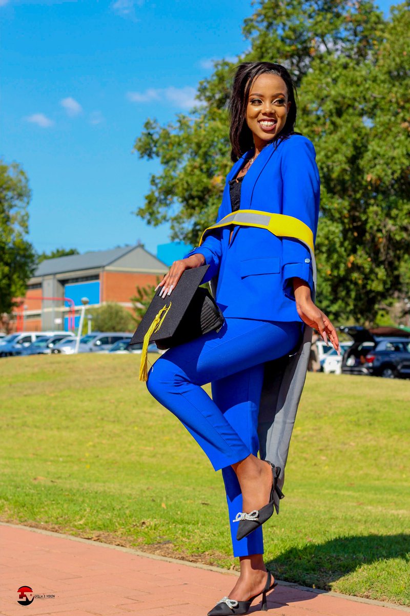 LvillasVision's tweet photo. Congratulations and thank you for choosing us📸🙏🔥

#photograghy #trending #trend #ptaphotographer #graduationshoot #graduation2023 #recession https://t.co/ksGGO4sreu