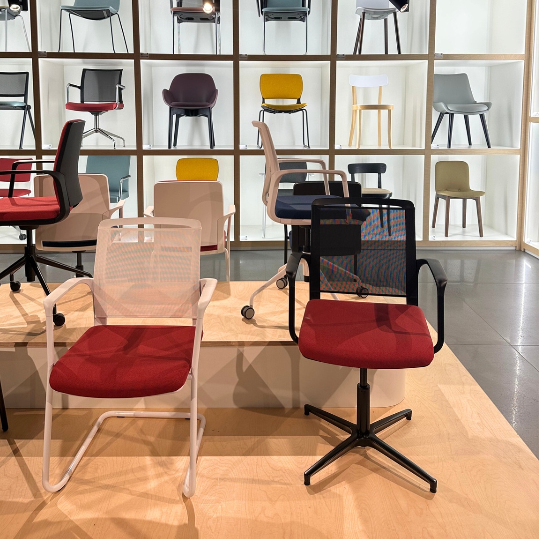 Wellworking's tweet photo. Day 3 at @clerkenwelldesignweek!
Last day and we saw a lot more vibrant colours. A pleasure meeting and talking to @JN_studio. great products with strong colours at @elite_furniture and @Boss_Design.
What a week it's been a CDW, till next time!
#wellworking https://t.co/KdGPG8p5Ve