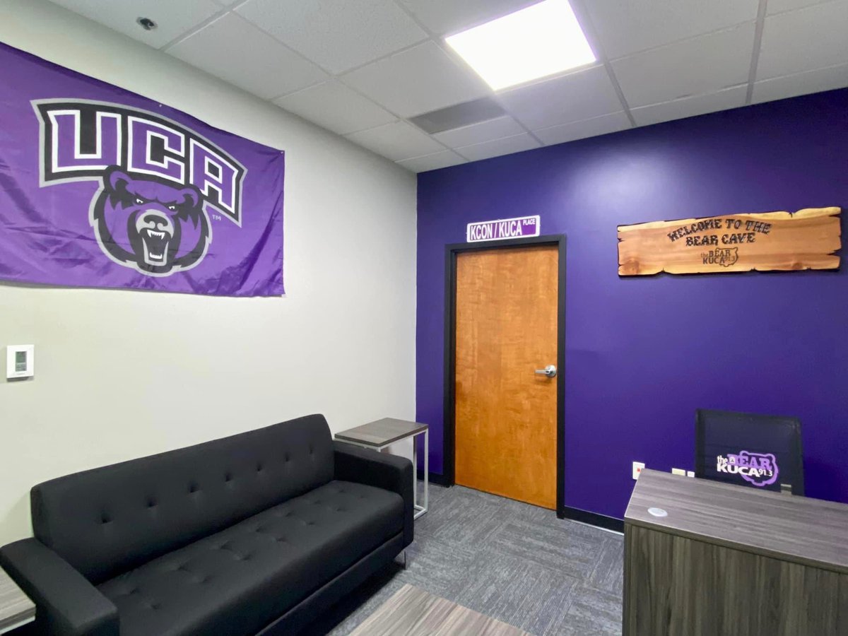 TheBear91_3's tweet image. Thank You to our new friends at Cedar Valley Carvings for this beautiful new Welcome sign to our new Bear Cave! It’s beginning to feel more &amp;amp; more like home already inside the NEW Cave! #UCABears #KUCA #BearClawsUp