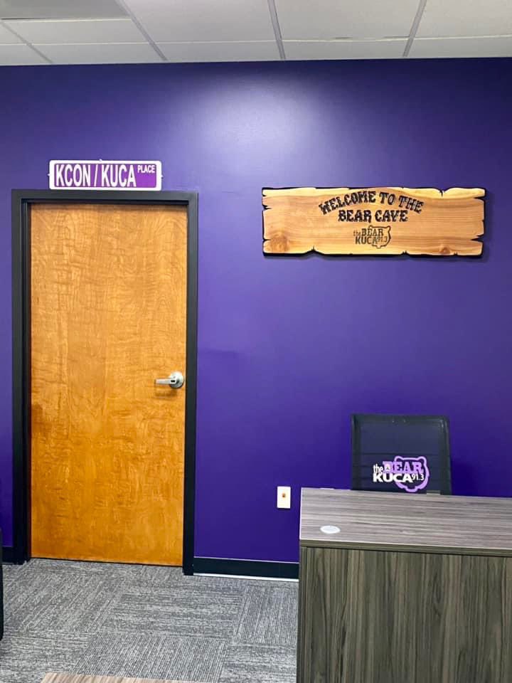 TheBear91_3's tweet image. Thank You to our new friends at Cedar Valley Carvings for this beautiful new Welcome sign to our new Bear Cave! It’s beginning to feel more &amp;amp; more like home already inside the NEW Cave! #UCABears #KUCA #BearClawsUp