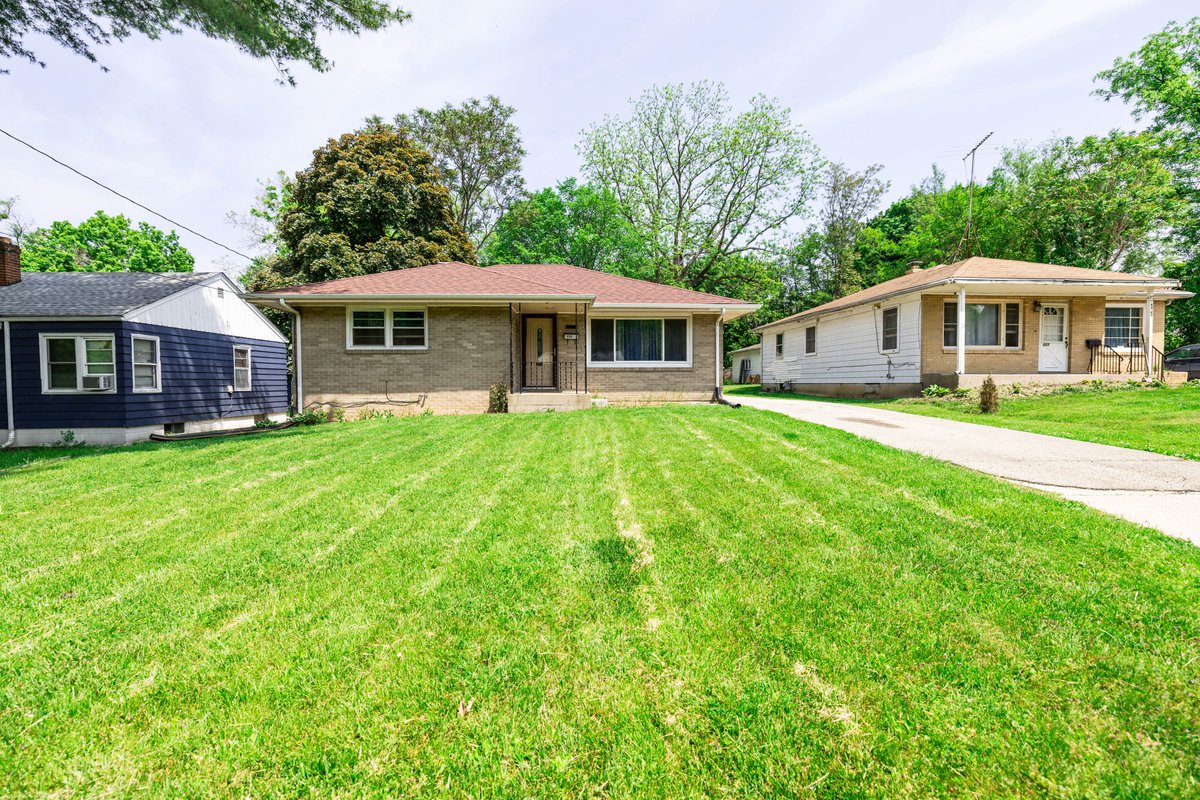 SoldOnToni's tweet photo. 515 Royal Avenue, #Rockford IL, 61101

All-brick ranch for sale! 3 Bed / 1 Bath on the market for $84,900. Visit the link to see all the photos or schedule a showing!

https://t.co/51DGrs6NnY

#SoldOnToni #RockfordIL #Illinois https://t.co/JY9v1bp3OI