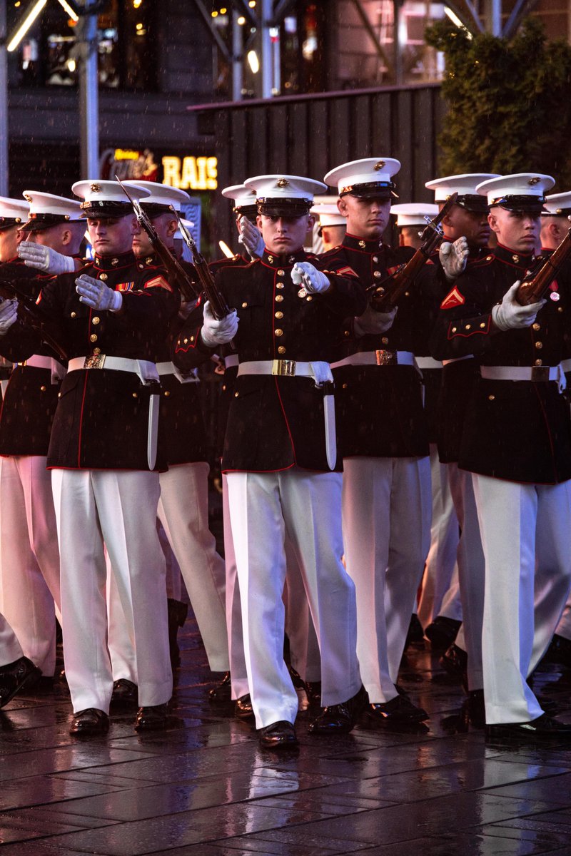 USMC's tweet photo. The Marine Corps Silent Drill Platoon performs in Times Square during #FleetWeekNYC on May 24, 2023. 

#FWNY23 provides an opportunity for the American public to meet #Marines, @USNavy, and @USCG members and see first-hand the latest capabilities of today’s maritime services. https://t.co/5uYS7lEXHN