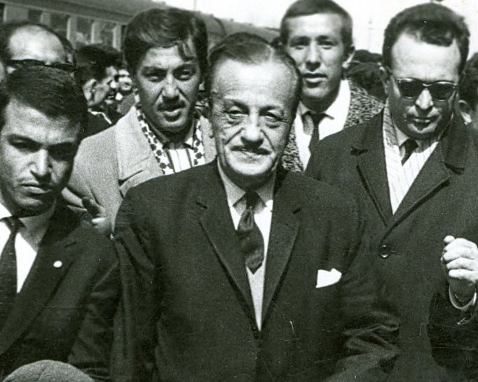 Âlim olmak başka, fikirde, aksiyonda, sanatta, estetikte yön vermek, istikamet çizmek başka bir şey. Hâlâ yerinin doldurulamamış olması çok hazin.

Nur içinde yat büyük Üstad.

Kafdağını assalar, belki çeker de bir kıl /
Bu ifritten sualin, kılını çekmez akıl!

NFK