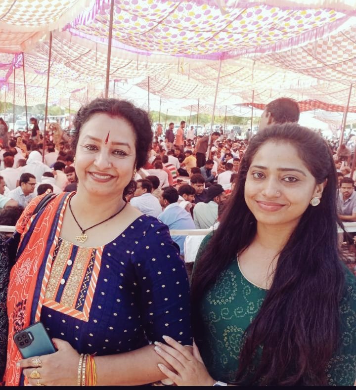 प्रसिद्ध कवियित्री दीपिका माही से महापड़ाव में मुलाकात 🙏
कारगिल की कविताएं सुनाकर सभी बाबू भाईयों में जोश बढ़ाया ....👏👏
<a href="/IRakeshmod/">iamRakeshmod</a> <a href="/chittoorgoap/">Chittoor District</a> <a href="/rajputana_mewar/">#Rajputana_Mewar</a> <a href="/Kavishala_Hindi/">कविशाला - हिन्दी | Kavishala</a>