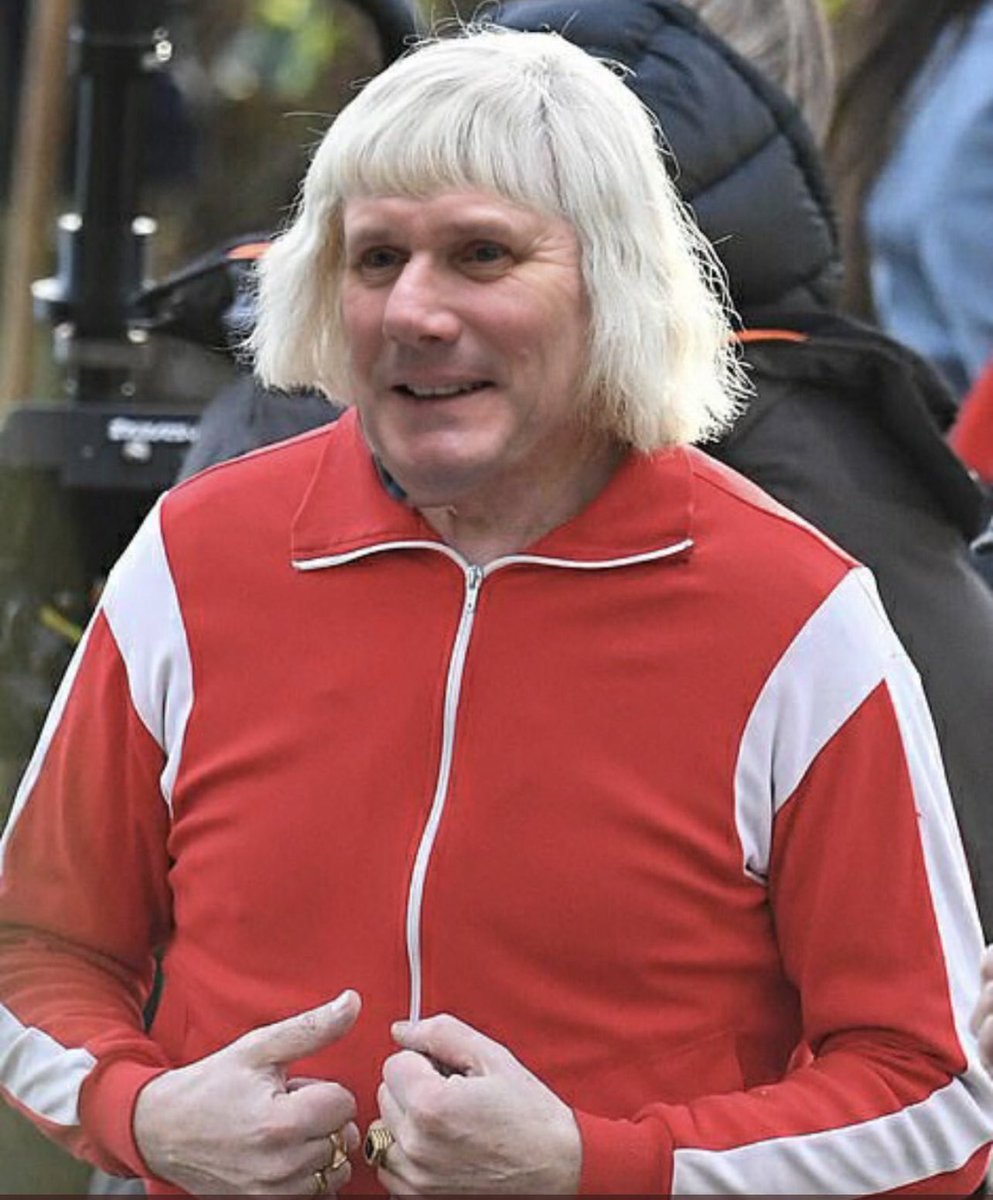 BLAIMGame's tweet photo. First pictures of the man who drove his car into Downing Street gates.
Apparently he claimed he would do ‘absolutely anything’ to get into No.10 https://t.co/7JWKFO8Hx8