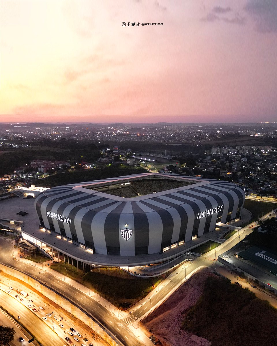 O mais belo fim de tarde entre nossos horizontes! 🏟️🌇