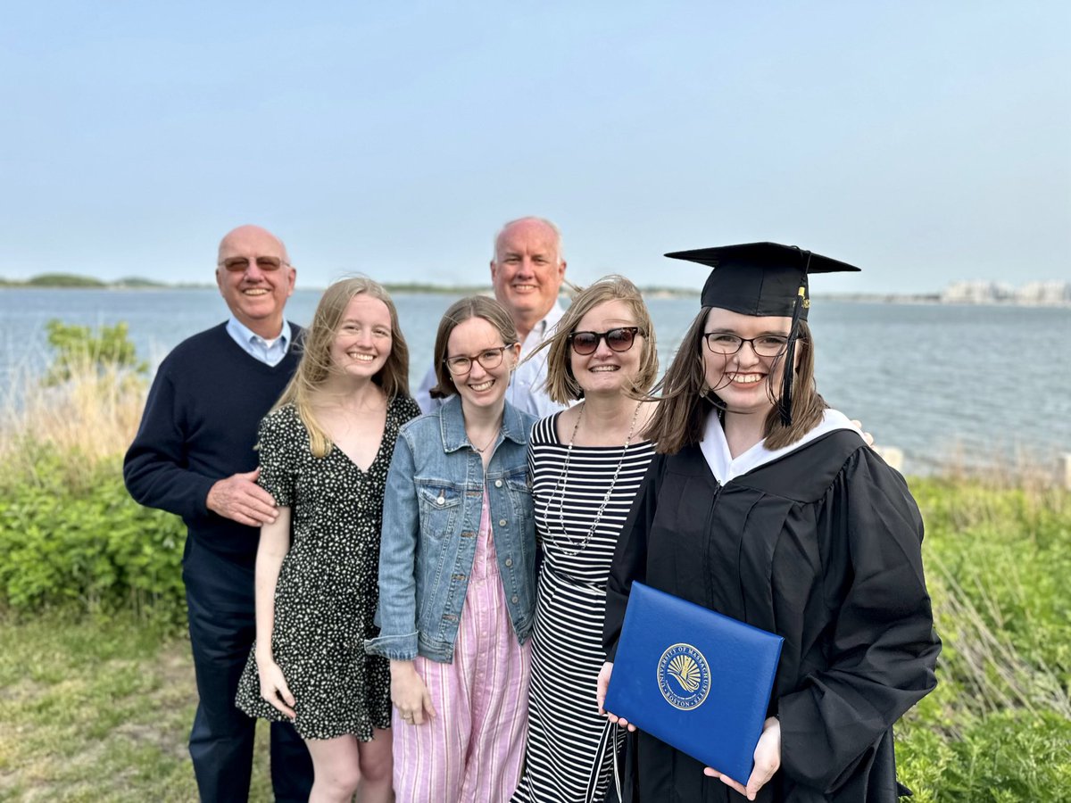 In case it was hard to tell, I like really really really love history🤩

Earning my MA in History online from @UMassBoston while teaching middle schoolers full time was no joke, but a HUGE thank you to everyone who helped and supported me along the way these last 3 yrs!