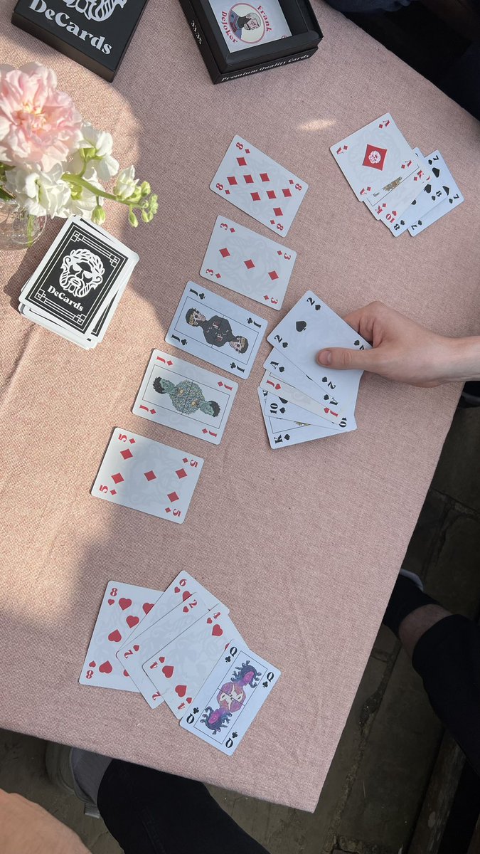 Anyone fancy a game with <a href="/DeCardsOfficial/">DeC00rds (33.3%)</a> rocking the deck? Thanks to the <a href="/DeCardsOfficial/">DeC00rds (33.3%)</a> for the #degods flex 💪 

No #Crypto is changing hands I promise 👌