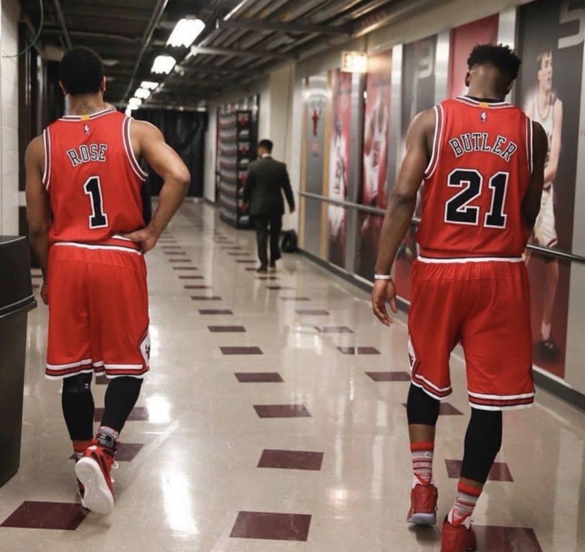 DieHard_Chicago's tweet photo. June 22nd, 2016: Bulls trade Derrick Rose to the New York Knicks.

June 22nd, 2017: Bulls trade Jimmy Butler to the Minnesota Timberwolves. 

The #Bulls have yet to recover from these trades. Bring them back. https://t.co/XdgTRjzobV
