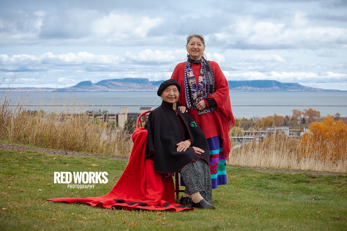 The Red Chair Sessions, Baapaase & Ogima Geeshigoquay, Anishinaabe ikwewag from Netmizaaggamig First Nation, photographed at Animikii Wiikwedong on Robinson-Superior Treaty Territory, October 13, 2022. #ThisIsIndigenousLand #Indigenous #reclaim #IndigenousLand