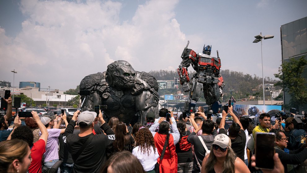 AlbertExplora's tweet photo. Como saben, las estatuas de #Transformers : El despertar de las bestias ya están instaladas en @Perisur para que vayan a conocerlas, se tomen su foto y…

…¡participen por entradas para la premiere!

En un rato estaremos compartiéndoles todos los detalles 👀 @ParamountMexico https://t.co/hymzs6Tmqu