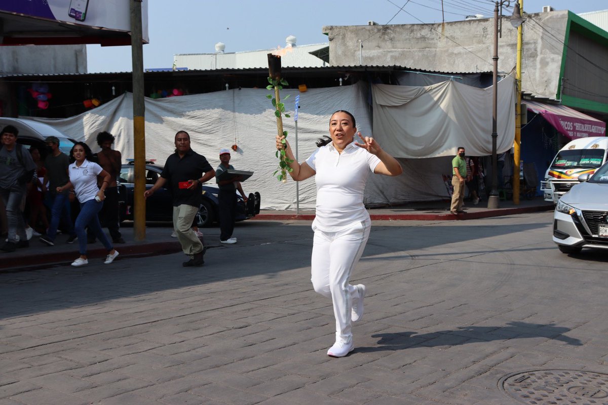 TUJPAMorelos's tweet photo. Sabemos que el deporte es una de las mejores formas de esparcimiento entre nuestros jóvenes y por ello, participamos en la inauguración de la primera olimpiada interescolar que organizó el @JojutlaMorAyunt que preside el alcalde @juanangel_fb https://t.co/pegkQLJdRK