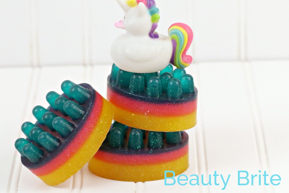 mamahearted's tweet image. Glittery Mermaid Ombre Massage Soap
Get the recipe &amp;gt;&amp;gt;&amp;gt;
rfr.bz/t5rsn7k

#mermaidmassagesoap #soaprecipe #homemadesoap #DIYSoap #littlemermaid