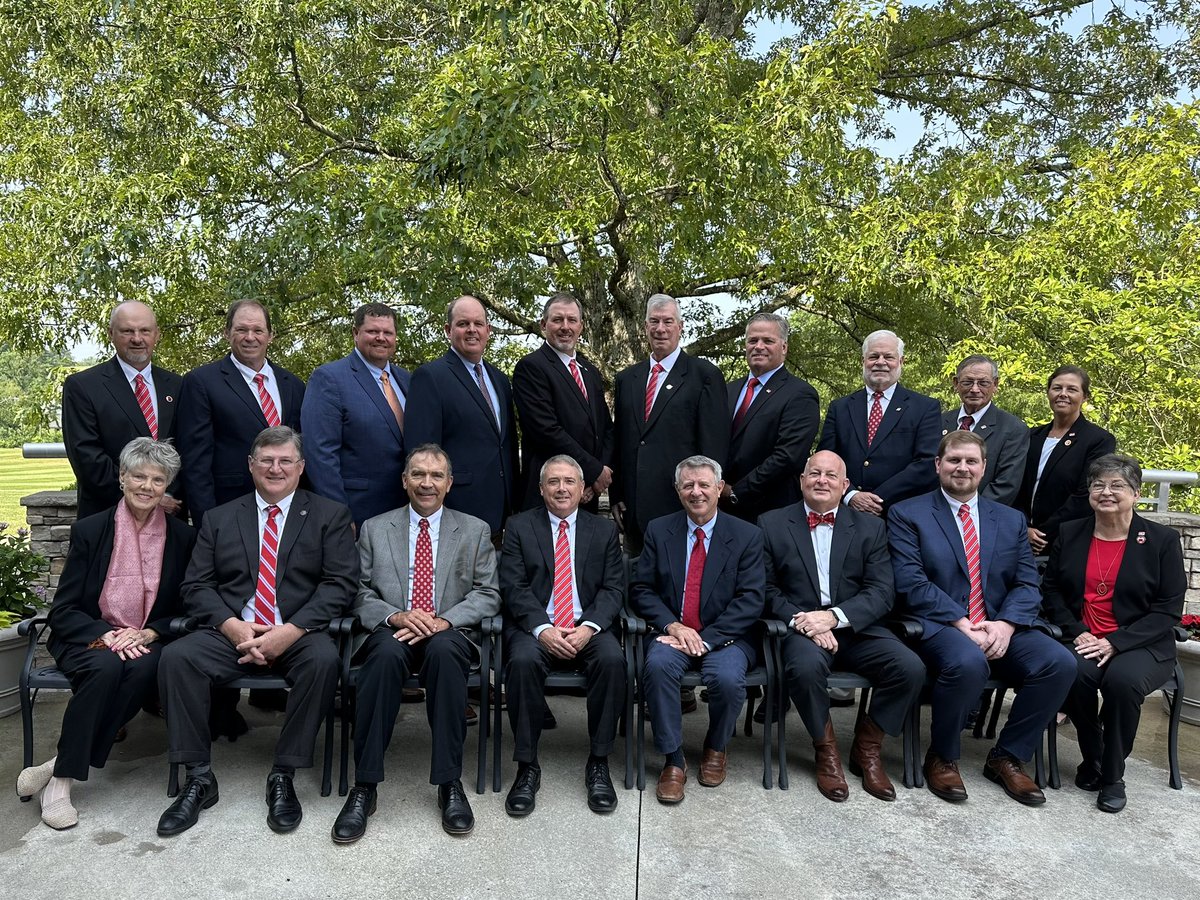 We’re blessed with the best leaders, especially our state board of directors. They are spending this week at our May board meeting, and thankful for their time working for the betterment of farmers, rural life and all Tennesseans.

#TNFarmBureau | #FBProud
