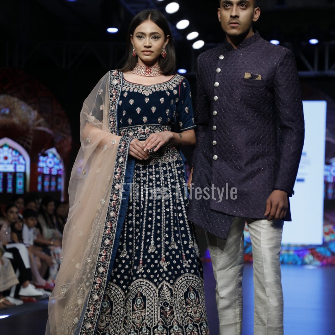 ETimesLifestyle's tweet image. There were plenty of gorgeous outfits for the Indian bride and groom to pick up on in Prashant Majumdar’s evening show on Day 2.

The label continues to define its own style that punctuates Indian wedding fashion.

#delhitimesfashionweek #dtfw #fashionshow