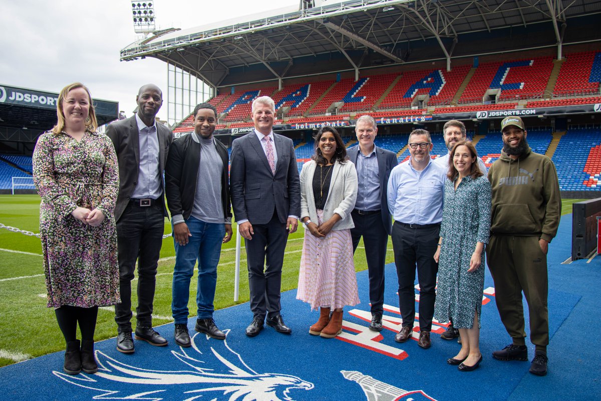 DCMS is a co-funder of the Life Chances Programme, which aims to help people in society who face the most significant barriers to lead productive lives @StuartAndrew visited @CPFC to learn about their 'Chances' programme with @PalaceForLife and its impact with young people