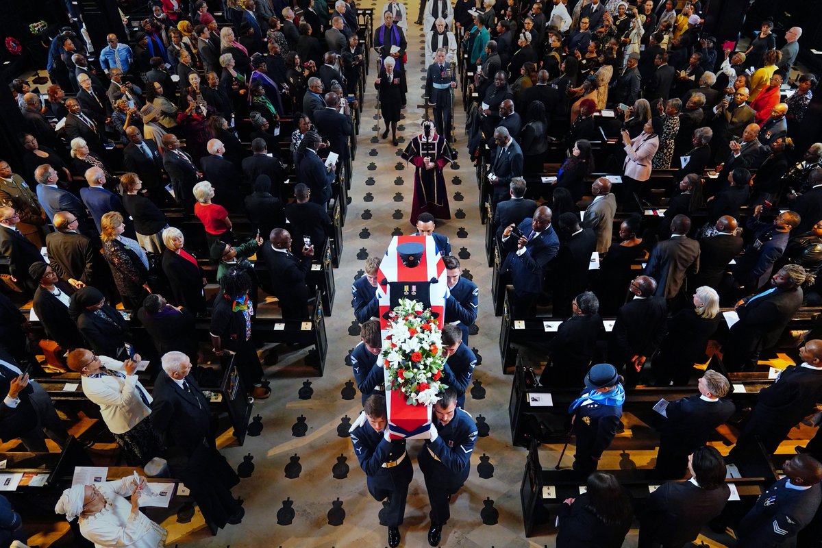 Hundreds attend the military funeral of black WWII veteran Flight Sergeant Peter Brown at the historic @RoyalAirForce church, St Clement Danes, in London. One of the RAF's last 'Pilots of the Caribbean', Flt Sgt Brown's death sparked a large public appeal to trace his relatives.