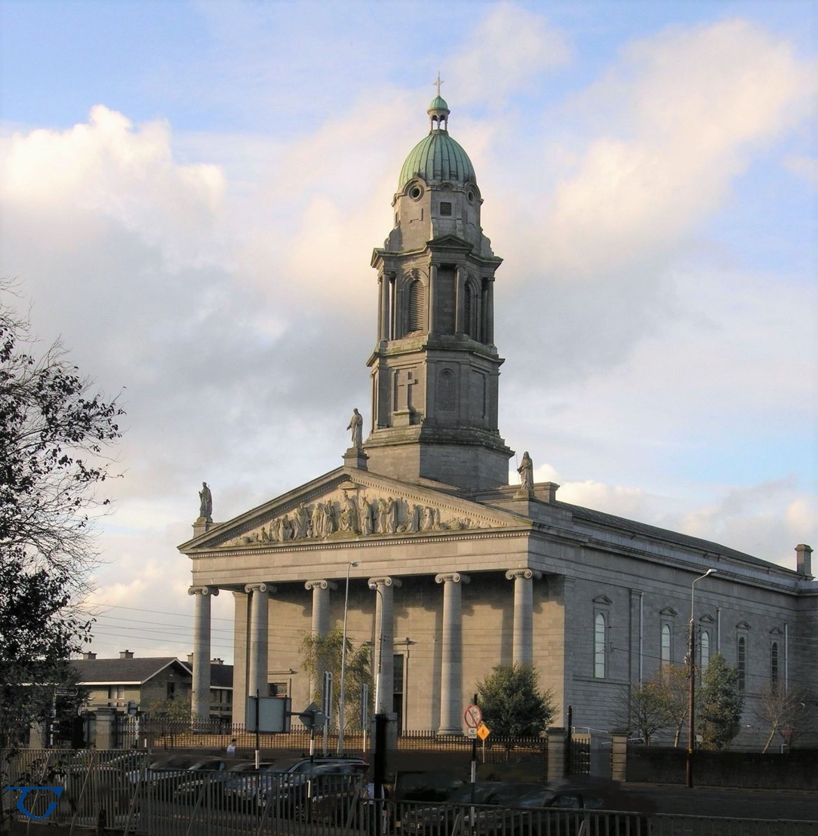 AnTaisce's tweet photo. Longford, an inland town with some fine architectural heritage.
1⃣ Courthouse (1790s, with later alterations)
2⃣St. Mel's Cathedral (destroyed by fire 2009 but subsequently fully restored)
3⃣Italianate former Ulster Bank (1863)
4⃣Streetscape
#LongfordHeritage #TownCentresFirst https://t.co/ZrILRRB11V