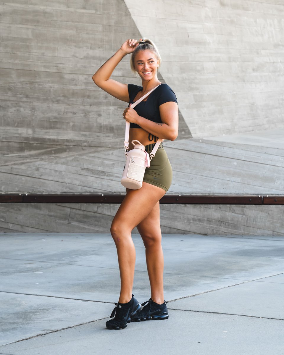 MusclePound's tweet photo. Stay chic and hydrated with our sleek 74 oz water bottle, complete with a fashionable sleeve! #musclepound https://t.co/v7SBOTCY5b