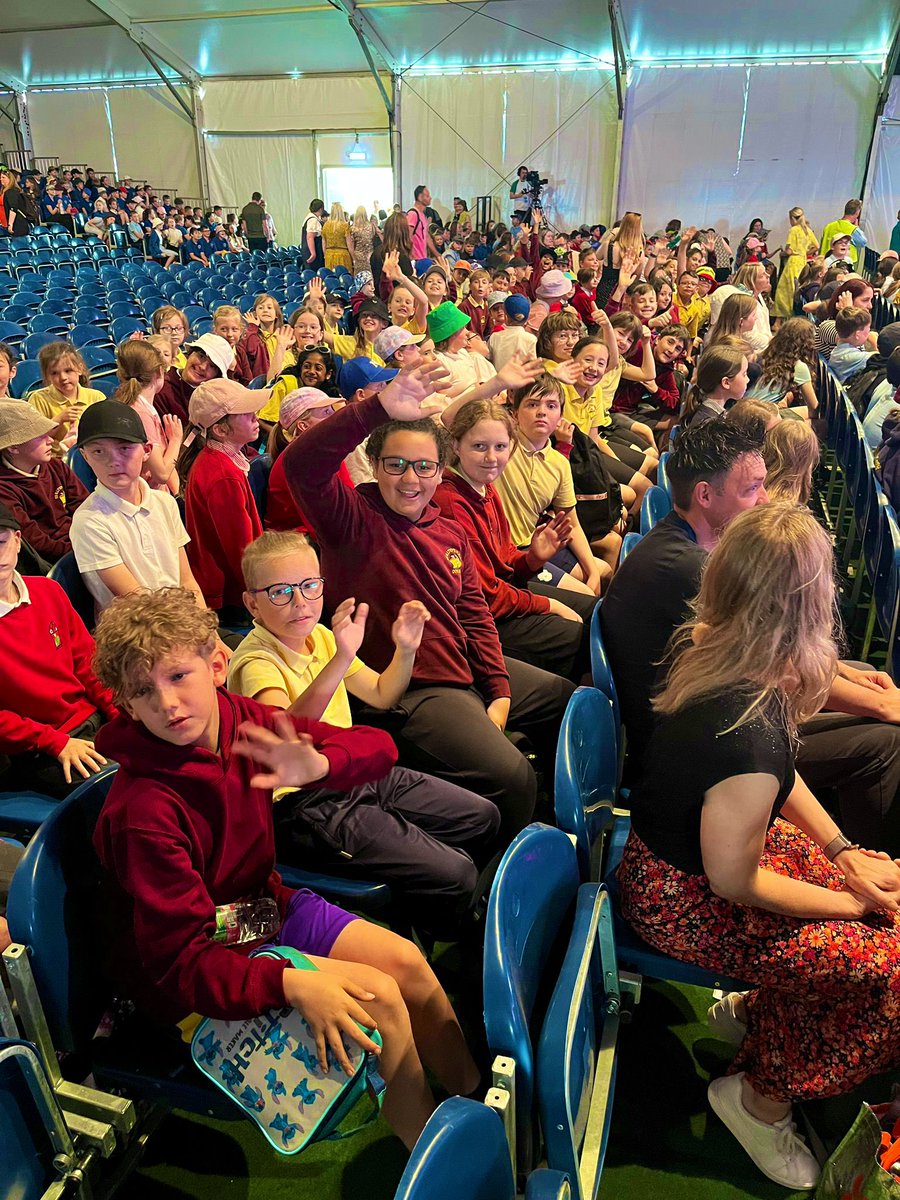 Illtyds_RC's tweet photo. What an inspiration lecture by #BritishAuthor Abi Elphinstone @moontrug
Our KS2 pupils found her story very inspirational and Cody even got to ask a question!
#SavingNeverland #SnowDragon #BritishAuthors #HayFestival2023 @hayfestival #bcaLiteracy https://t.co/PG4KqtP9LU