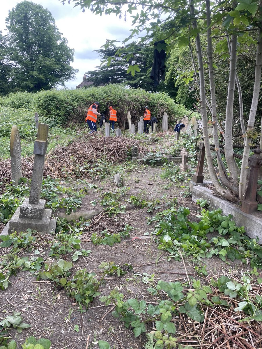 LondonPS_CP's tweet image. London Community Payback have started clearing the brambles &amp;amp; overgrowth at Eltham Parish Church, People on Probation have made a great start. Looking forward to seeing the end result @Royal_Greenwich #MakingADifference #Church #Greenwich #London #CP50