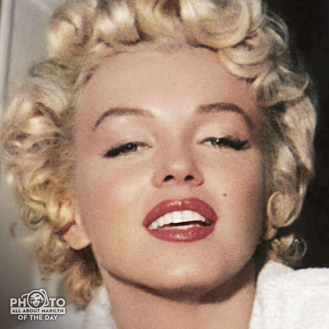 AllAboutMM's tweet photo. MARILYN MONROE #PhotoOfTheDay — Marilyn in #closeup on the set of the #SevenYearItch. #whataface!💋. 

#MarilynMonroeFans #AllAboutMarilyn #MarilynMonroe #marilynmonroephotos #Marilyn #MarilynMonroeMoment #MarilynMonroestyle #vintagehollywood #oldhollywood #50s #vintageColor https://t.co/qRFMhLL33M