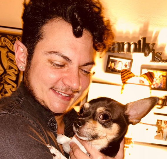 New episode is here! Featuring the amazing storyteller Mich Gonzalez! Find us wherever you listen to podcasts!