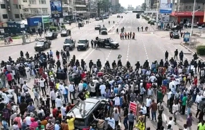 eliemuyombo4's tweet image. DIEU est juste, les Quatre #opposants  Aujourd'hui #incapable de réunir 400 personnes devant l'hémicycle de la Ceni @moise_katumbi @MartinFayulu @Mapon_Matata sont démystifies Par les congolais, la RDC ne pas la #Zambie moins encore l'#Israël Il serait mieux de postuler chez soi.