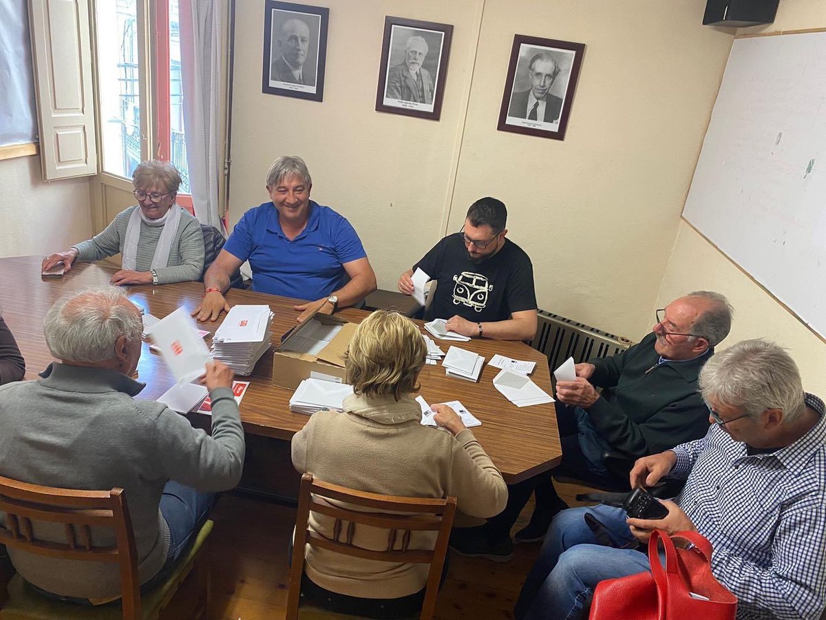 Jaca_Jacetania's tweet photo. La verdad que ver a los del Partido Socialista de #Jaca preparar sobres que no dejan de ser votos por correo…

No sé, da qué pensar, estético no es.

HAY QUE ECHARLOS.

El #28M #YoOlvidoAlPSOE #Botalos https://t.co/reT6gLzmVR