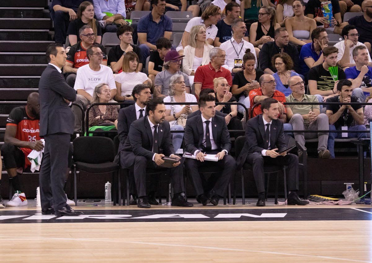 Hace tiempo dejé de pensar cuál es su techo, no dejaban de romperlo.
Lo de esta temporada es inolvidable; lo de anoche, lo único que se merecían.
Son muy buenos, pero en situaciones límite ¡son increíblemente excepcionales!
<a href="/Zamo_Fdez/">Zamo Fernández</a> <a href="/Arturorc14/">Arturo Ruiz Coin</a> <a href="/APuertas11/">Alberto Puertas</a> #Pablo @FundacionCBG