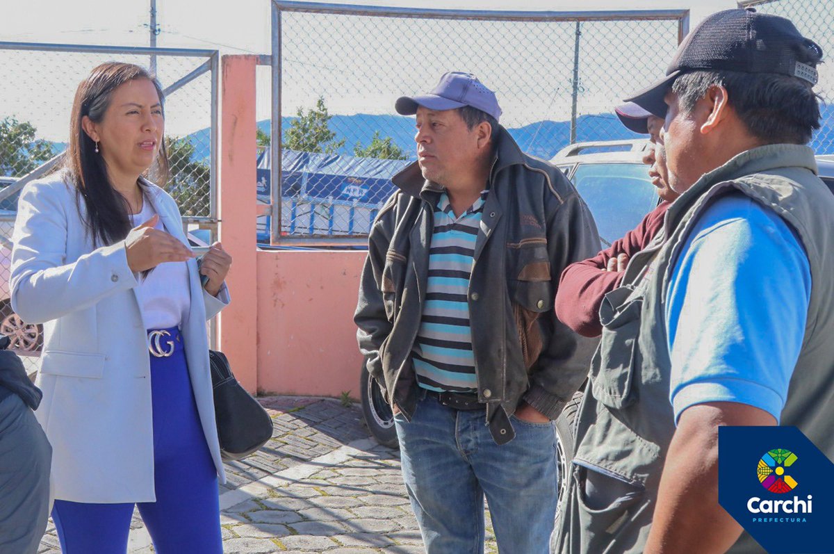 CarchiPrefectur's tweet photo. En delegación de nuestro Prefecto del Carchi, @JRoblesOficial, la Viceprefecta, @04vero_garcia mantuvo una reunión con el Comité de Agricultores y autoridades provinciales en el cantón Bolívar para tratar aspectos que protejan la actividad de los comerciantes.

#ComenzamosJuntos https://t.co/fqNW21gd3I