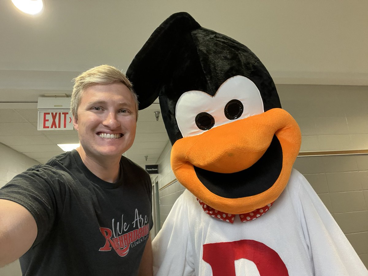 RHE_APBerg's tweet photo. It’s a great day to be a roadrunner!
@rheprincipal https://t.co/m9nw4jFgEK