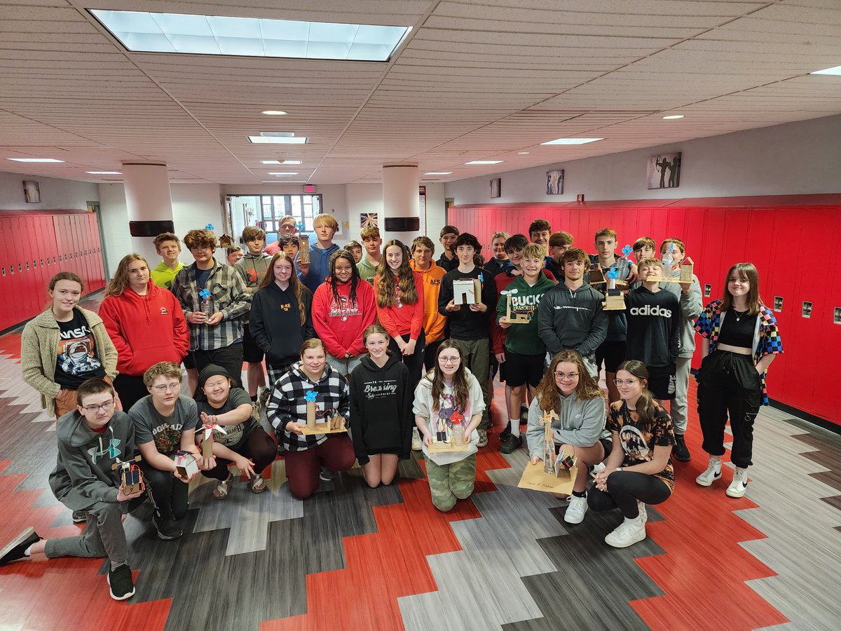 FallRiverSD's tweet photo. We're proud of the hard work our students are doing to learn about alternative energy! 👍

8th grade science had the opportunity to work with an outside company to research, design, and engineer a combo solar and wind energy prototype.

#FallRiverPirates https://t.co/dOfbtHMPKb