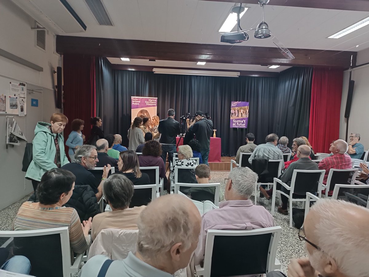 Al Casal Cultural de #Mollet <a href="/jessicaalbiach/">Jéssica Albiach</a> fa roda de premsa als mitjans nacionals i dona suport a <a href="/MarinaScribano/">Marina Escribano Maspons</a> i a <a href="/molletencomu/">Mollet En Comú</a> #sumatalfutur #marinaescribano2023