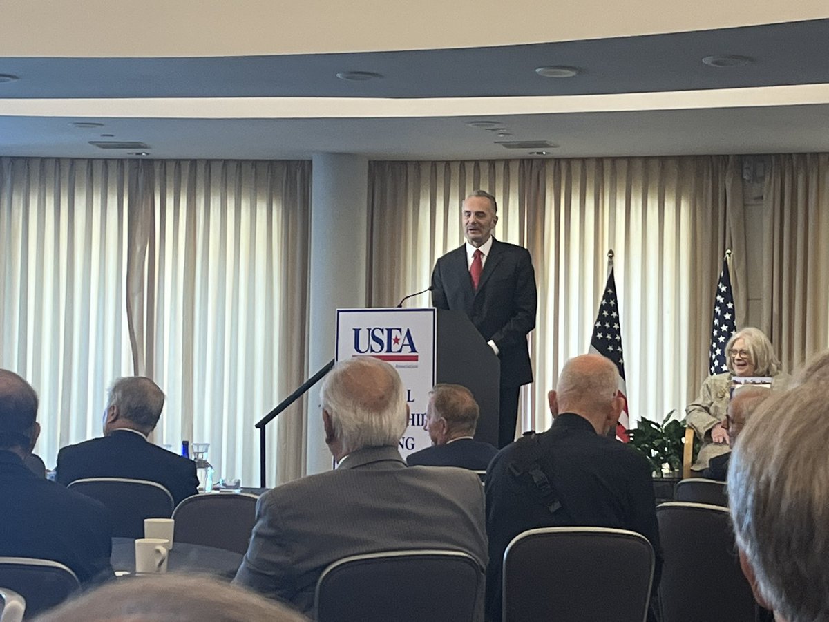 JohEnergy's tweet photo. Bob Rowe (ret.) of NorthWestern Energy receives the @USEnergyAssn energy award at our Annual Membership Meeting &amp; Policy Forum, and discusses how energy underpins the economy encouraged and enabled by organizations such as ours. https://t.co/hGYf40Xhf6