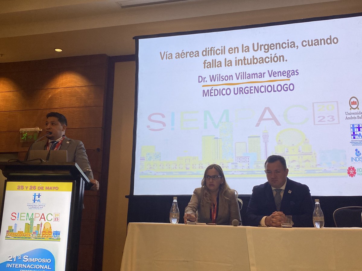 EsmitaSalas's tweet photo. SIEMPAC 2023 con excelentes Urgenciologos como expositores ⁦@WilviveWilson⁩ ⁦@michelereyhdez⁩ ⁦@lorebuga⁩ https://t.co/5SigyE2U69