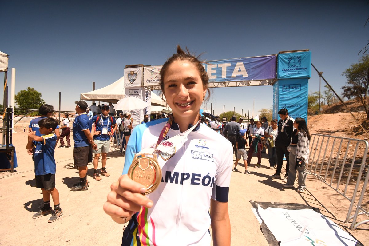 EnriqueAlfaroR's tweet photo. Llegamos al tercer día de los #NacionalesConade y seguimos como un #JaliscoDeCampeones en lo más alto del medallero sumando 39 preseas: 14 de oro, 20 de plata y 5 de bronce con el orgullo y los ánimos a tope para seguir dándolo todo en las competencias que vienen. https://t.co/44R0U7HYle