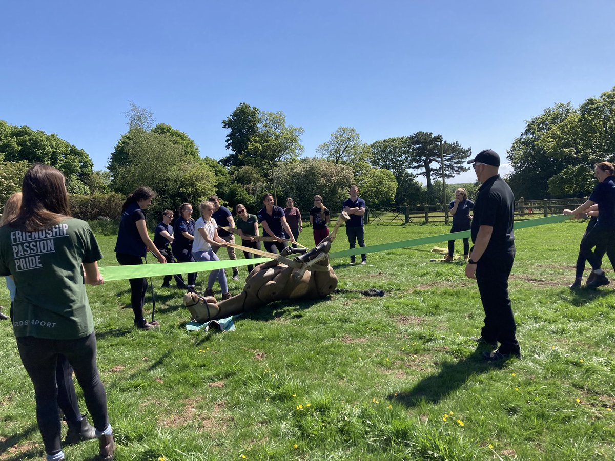 It’s all go here for our final year vet student electives - large animal rescue training and simulation exercises today with the Fire & rescue service and model horse (who is heavy!) 🐴☀️ thank you Adrian Knight & @bartarescue team for a great day 😊