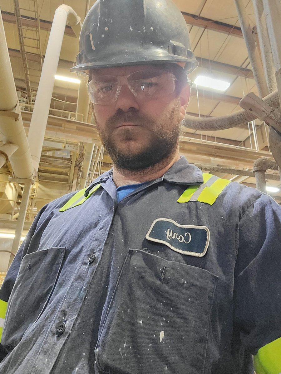 Corey_A_Proctor's tweet image. No leaving for lunch for this guy. But I have a lunch room, with such luxuries as a fridge... And a microwave 😂 
#factoryworker
#bluecollar