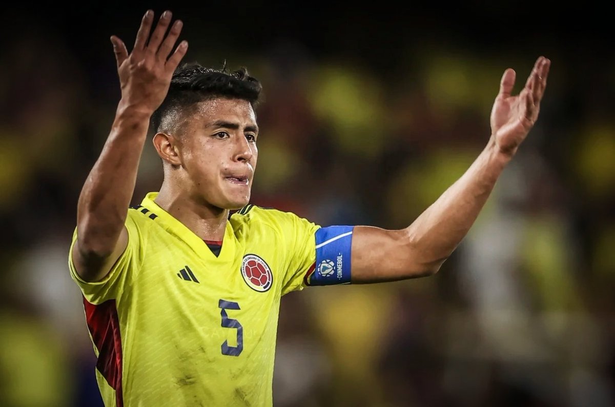 1. Kevin Mantilla🇨🇴

- Age: 20
- Position: Right centreback
- Club: Santa Fé

Captaining his team at a young age. Known for being extremely strong in duels. His heading and leadership is almost De Ligt-like.