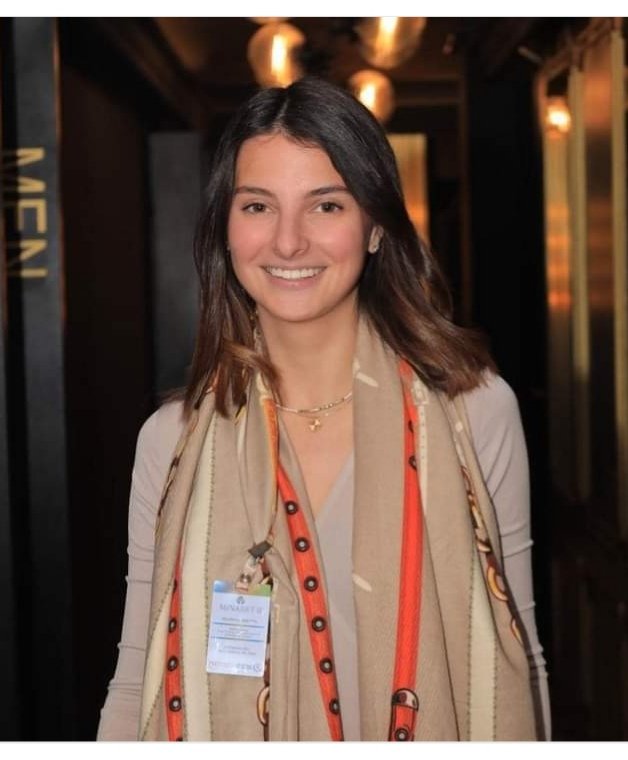 مبارك لخريجة <a href="/Hhhsinfo/">Houssam Hariri HS</a>  دفعة ٢٠٢٠ غيا زعتر لنيلها مرتبة التميز العالي والمرتبة الأولى بين اقرانها في شهادة البكالوريوس في اختصاص إدارة الأعمال من جامعة رفيق الحريري دفعة عام ٢٠٢٣. كما نالت الشابة المميزة منحة التفوق للدراسات العليا من السيدة نازك الحريري. 👏🎉