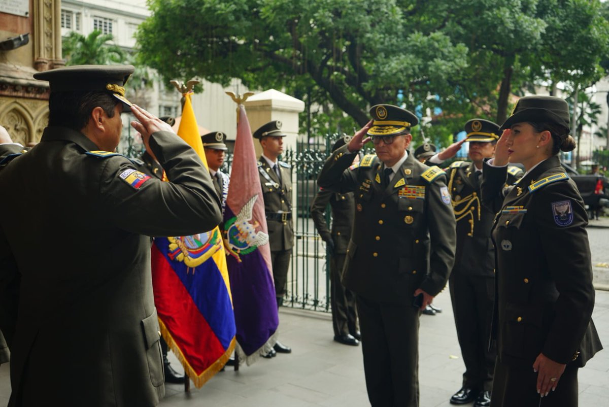 PoliciaEcZona8's tweet photo. CEREMONIA RELIGIOSA
En la iglesia Catedral Metropolitana de #GYE, se realizó el "Homenaje de Recordación y Exaltación a los Carabineros Mártires del 28 de Mayo de 1944".
Asistió: #GraDCésarZapata #DGSCOP, autoridades policiales, civiles y ciudadanía. https://t.co/Fy1amZVVF2