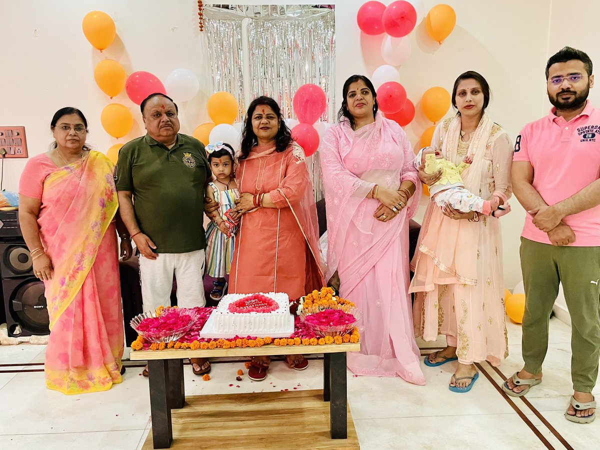 DrAnchalSing's tweet photo. Happy Wedding Anniversary Mummy Daddy !

#anniversary https://t.co/OIUGN1Xgnk