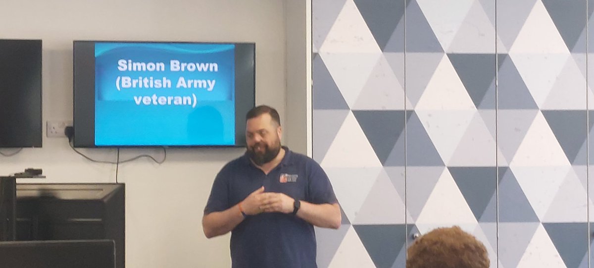 RugbyLeeds's tweet photo. A top class delivery of positive mindset and Mental health by  @oneeyedsi66 at @JBAndrews_  
Lots of interaction and a very inspiring and descriptive account of Simon Brown's life  pre  and post  Military. @RLCares  @Offload_RL https://t.co/TN3aDzTKh4