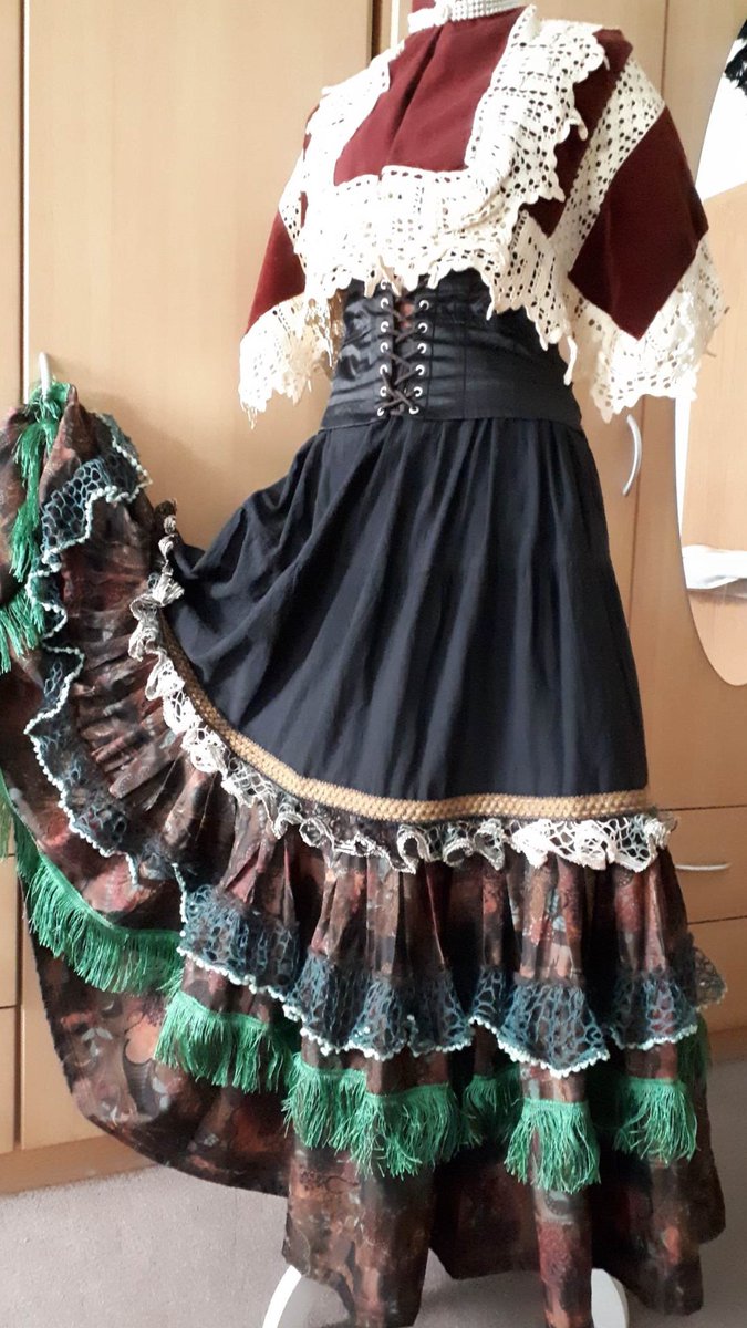 leo__theo's tweet photo. sewing 2nd gypsy skirt...
#leotheo #gypsy #gypsygirl #gypsystyle #gypsyskirt #skirt #style #gypsycostume #costume #costumedesign #dress #gypsydress #boho #costumedesigner #bohem #bohemianfashion #bohemian #bohostyle #bohodress #bohofashion https://t.co/gY8kyXyvL3