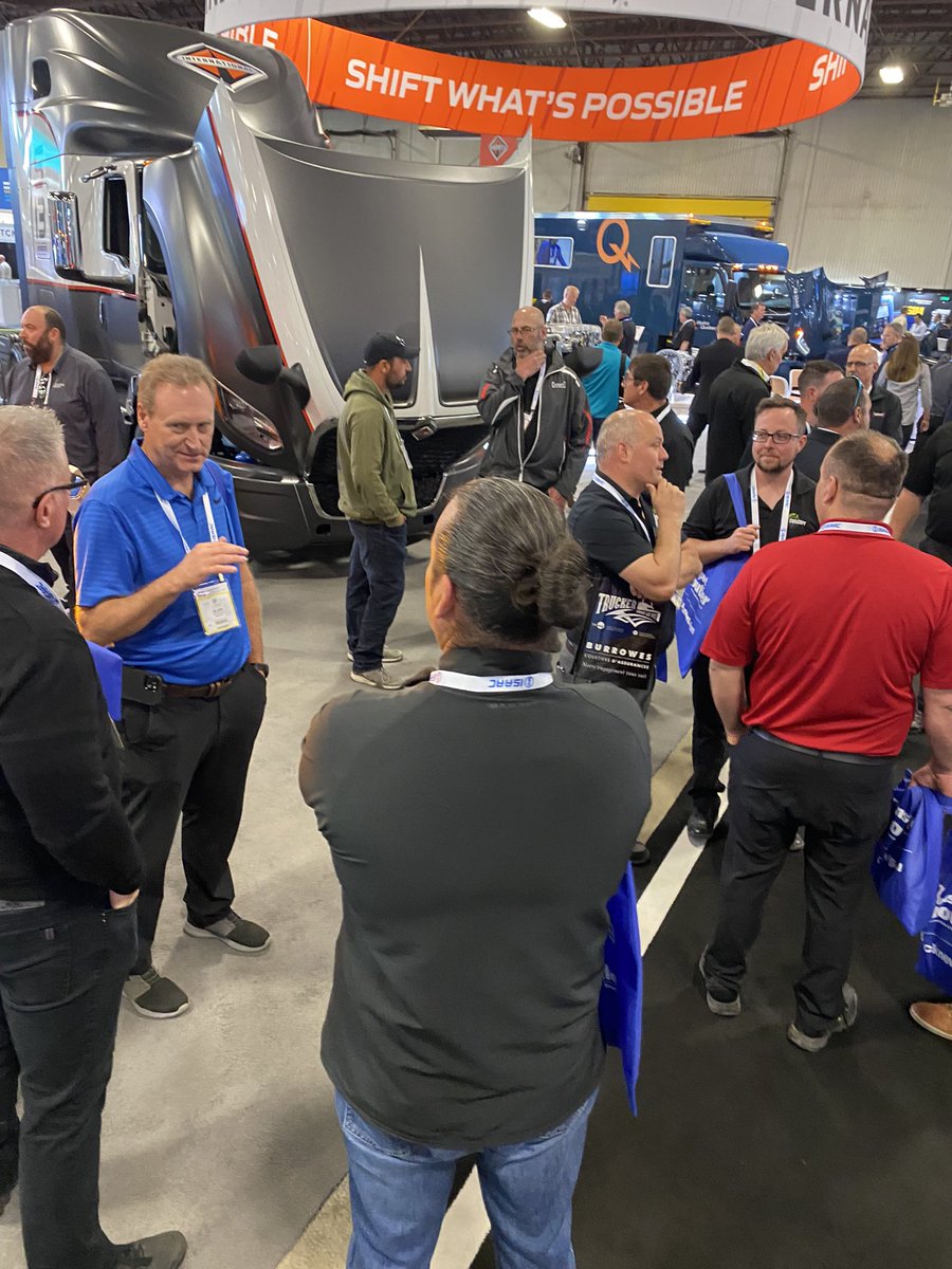 JamesMenzies's tweet photo. Great crowds here on Day 1 of @expocamqc https://t.co/KavoPZ73sk