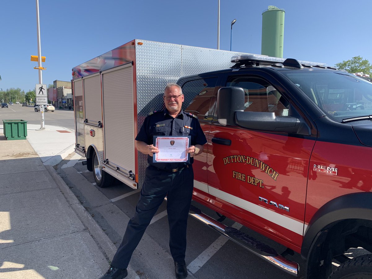 DuttonDFire's tweet photo. Great show of support for Deputy Kevin Hull celebrating his retirement after 31 years, from Mayor Hentz and Council as well as our great firefighters. #DuttonDunwich519 https://t.co/prQtHUDfMD